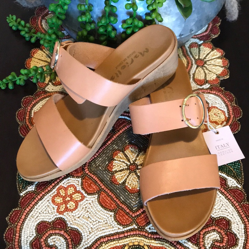 Mariella Italian leather buckle sandals size 8
